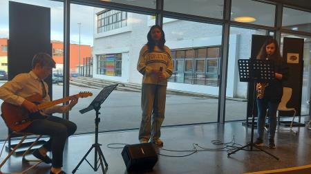 PESTRO DOGAJANJE NA ŠKOFLJICI 3